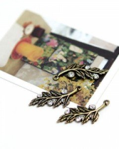 큐빅열매나뭇잎 (30*13mm)