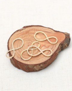 골드8자링 (32*18mm)