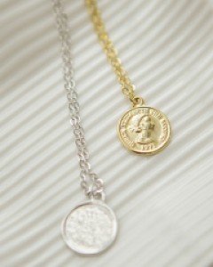 9DA16344DD_퀸즈 양면 코인목걸이