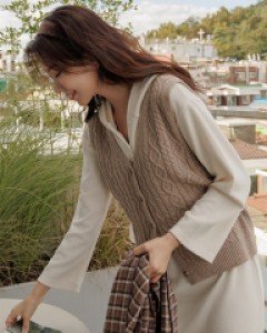 5FO0176KK_빈디 울 꽈배기 조끼가디건
