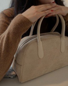 6DA28934JJ_하프문 스웨이드 가방