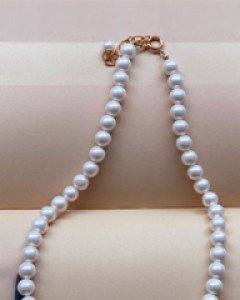 Noa pearl necklace