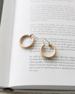 Mid circle earring