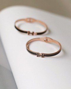 small H bracelet