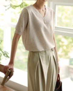 Natural V-neck knit