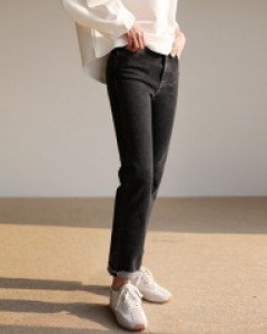 Bay Black Jean
