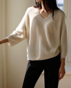 Whole Garment Vneck Knit