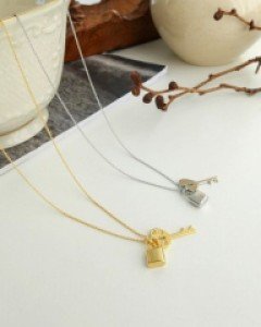 Key long necklace