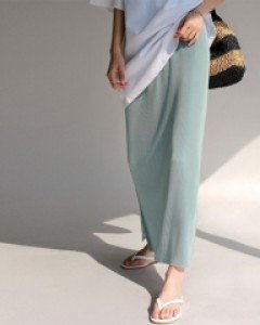 Pleats Slit Long Skirt