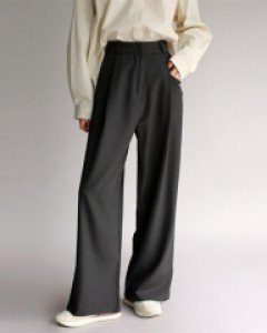 Diagonal pocket slacks