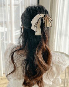머랭 프릴 바나나 집게핀 (22H041)