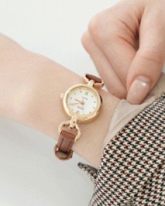 소프트 쉐입 손목시계 (22W006)