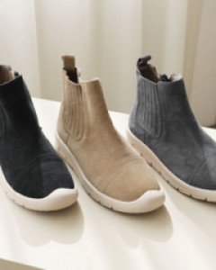 Marron's high-top trainers