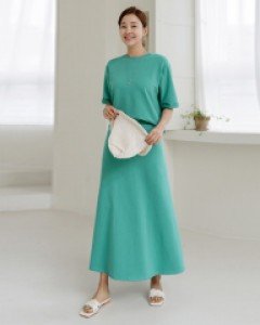Bredin Skirt Set