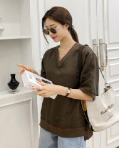 [MADE] More V Linen Blouse