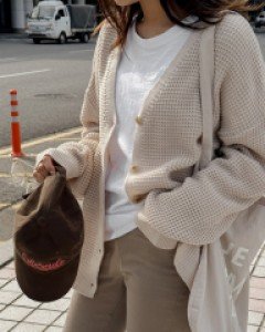 Hachi loose V-neck cardigan