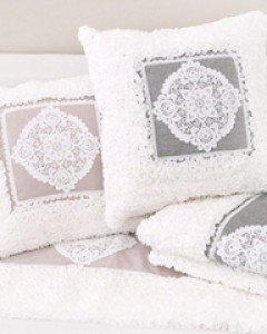 케럴 레이스 프릴 쿠션