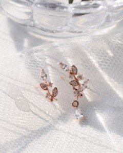 리프 큐빅 언발 드롭 귀걸이